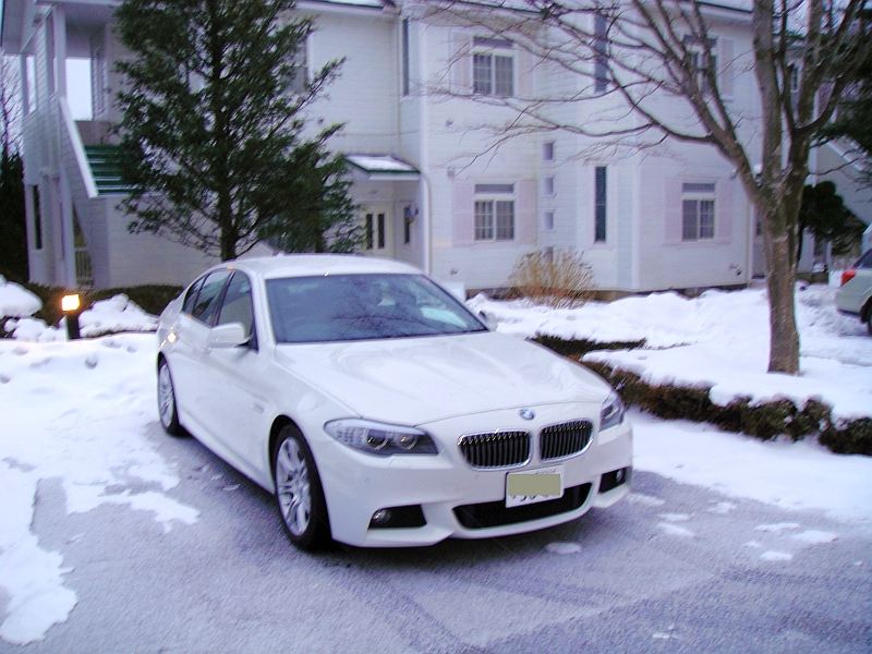 セダンを買った途端に雪道走行やらキャンプやら…